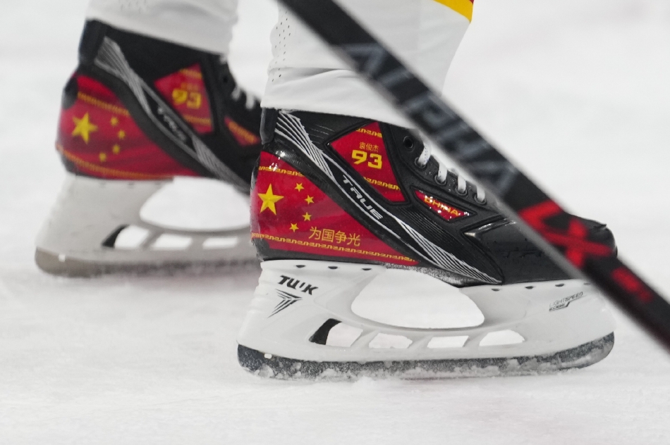中国男子冰球队打入历史首球