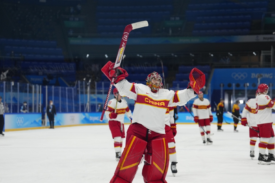 中国男子冰球队打入历史首球
