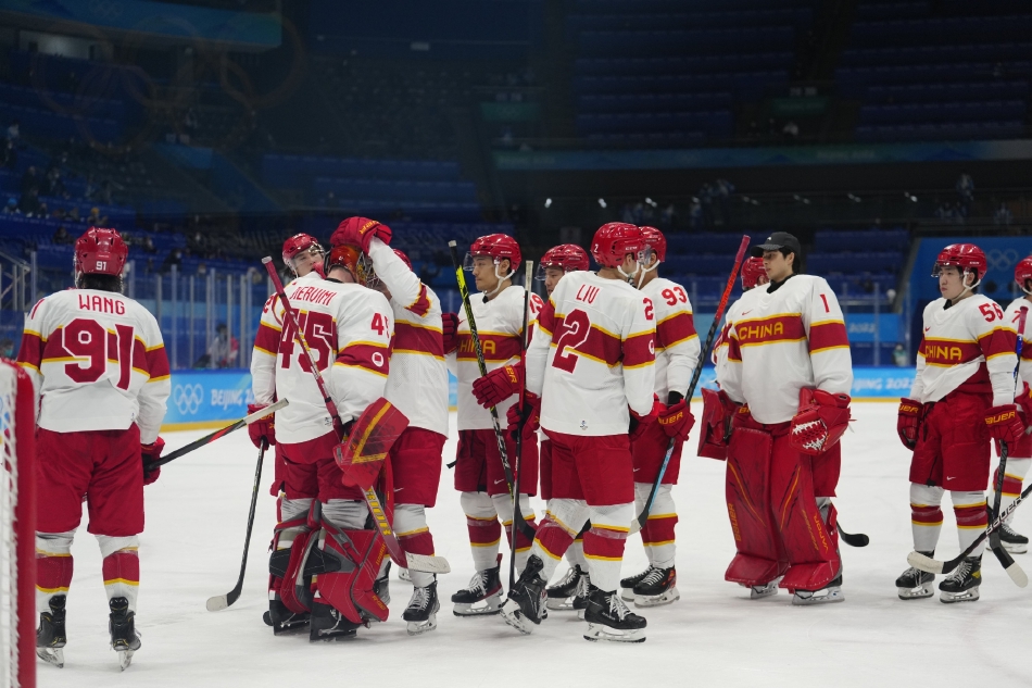 中国男子冰球队打入历史首球