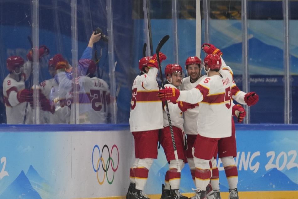 中国男子冰球队打入历史首球