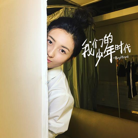 张子枫本色演绎思诺芙德snowforte露肩上衣|张子枫|毛衣|思诺_新浪