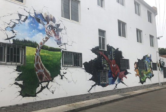 北仑老旧小区外墙出现巨幅涂鸦为社区增添文艺气息