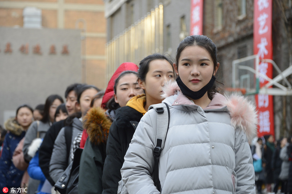 中央戏剧学院艺考初试开考 帅哥美女如云