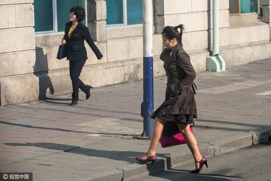 朝鲜丝袜街拍图片
