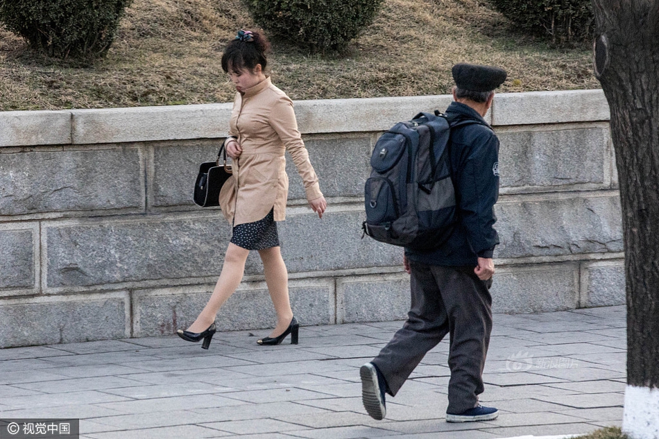 朝鲜丝袜街拍图片