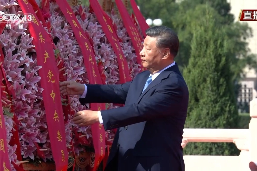 独家视频丨习近平等党和国家领导人向人民英雄敬献花篮