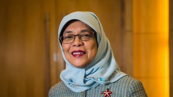 新加坡首位女总统不战而胜 遭民众无声抗议