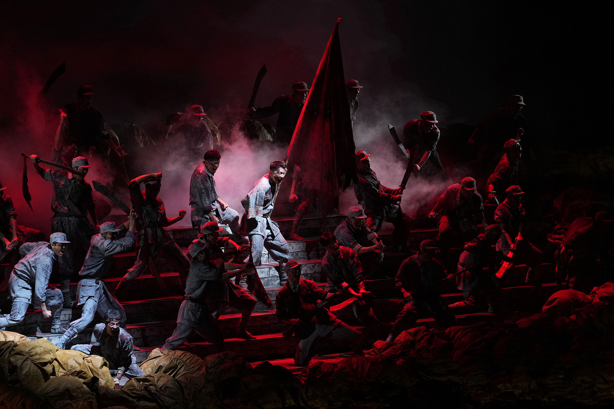 纪念中国人民抗日战争暨世界反法西斯战争胜利80周年文艺晚会在京举行 习近平等出席观看