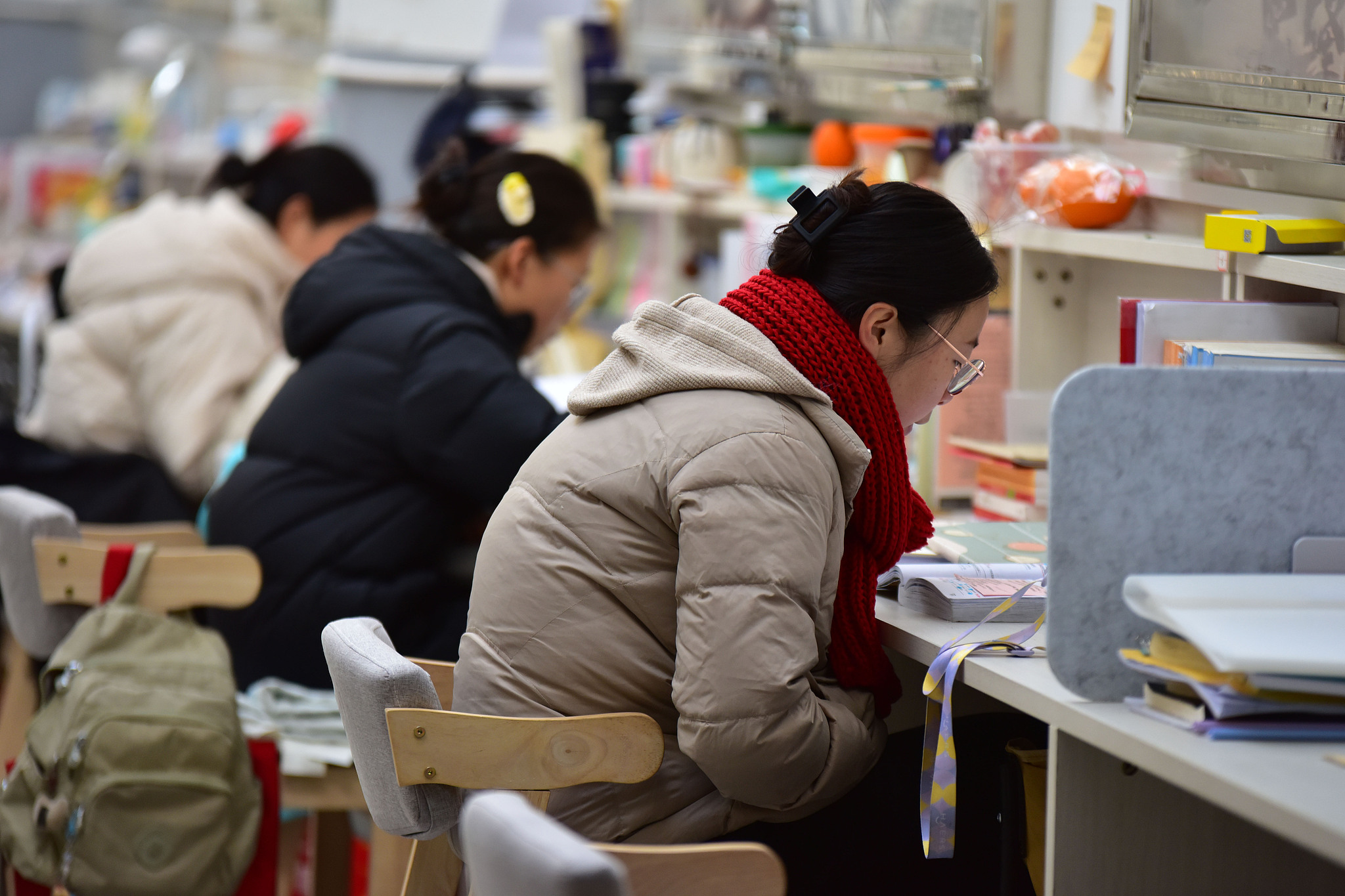 媒体称很多大学的管理逐渐变严，越来越像高中，如何看待该变化？