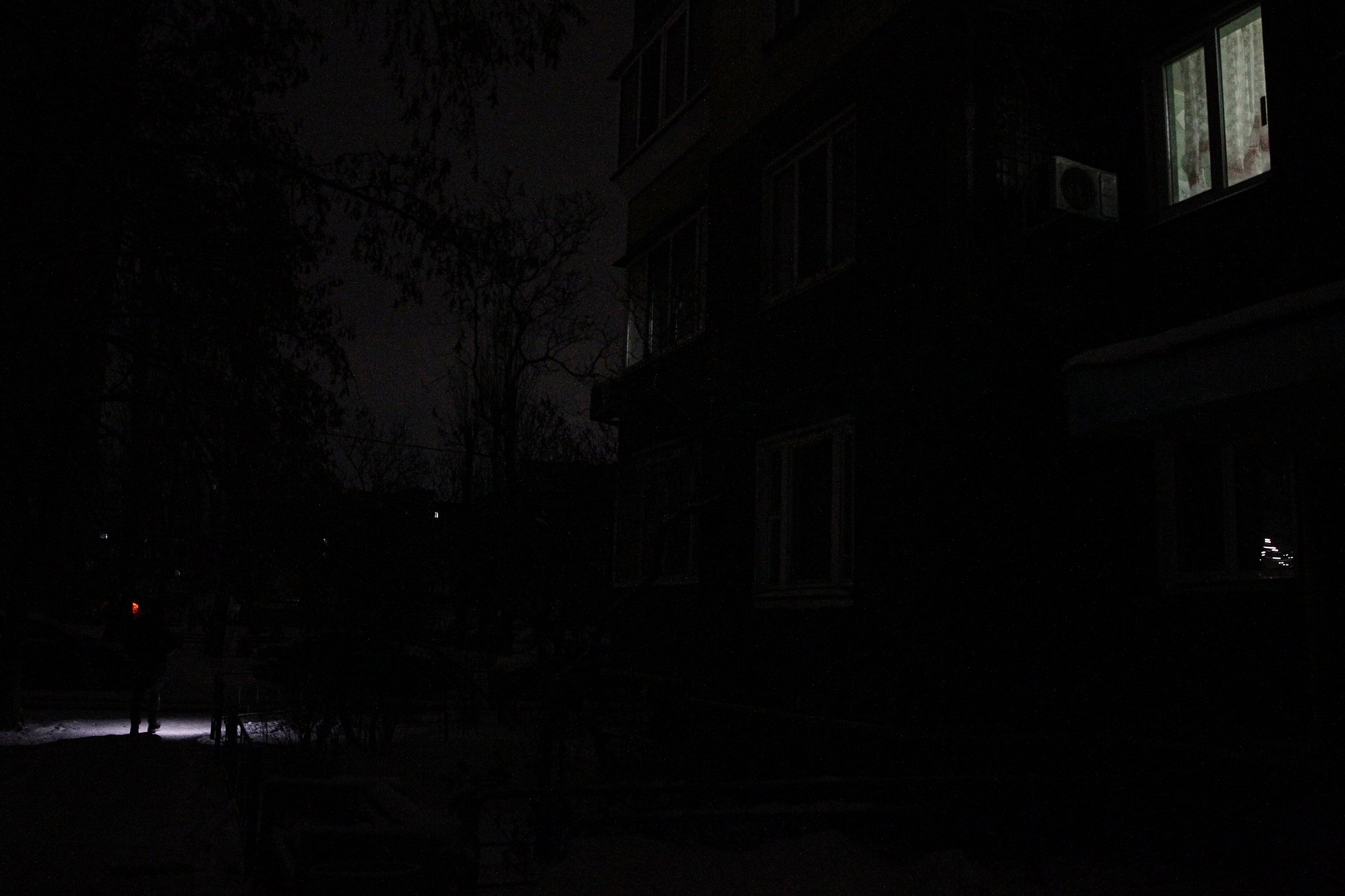 能源设施遭打击，基辅“陷入黑暗”