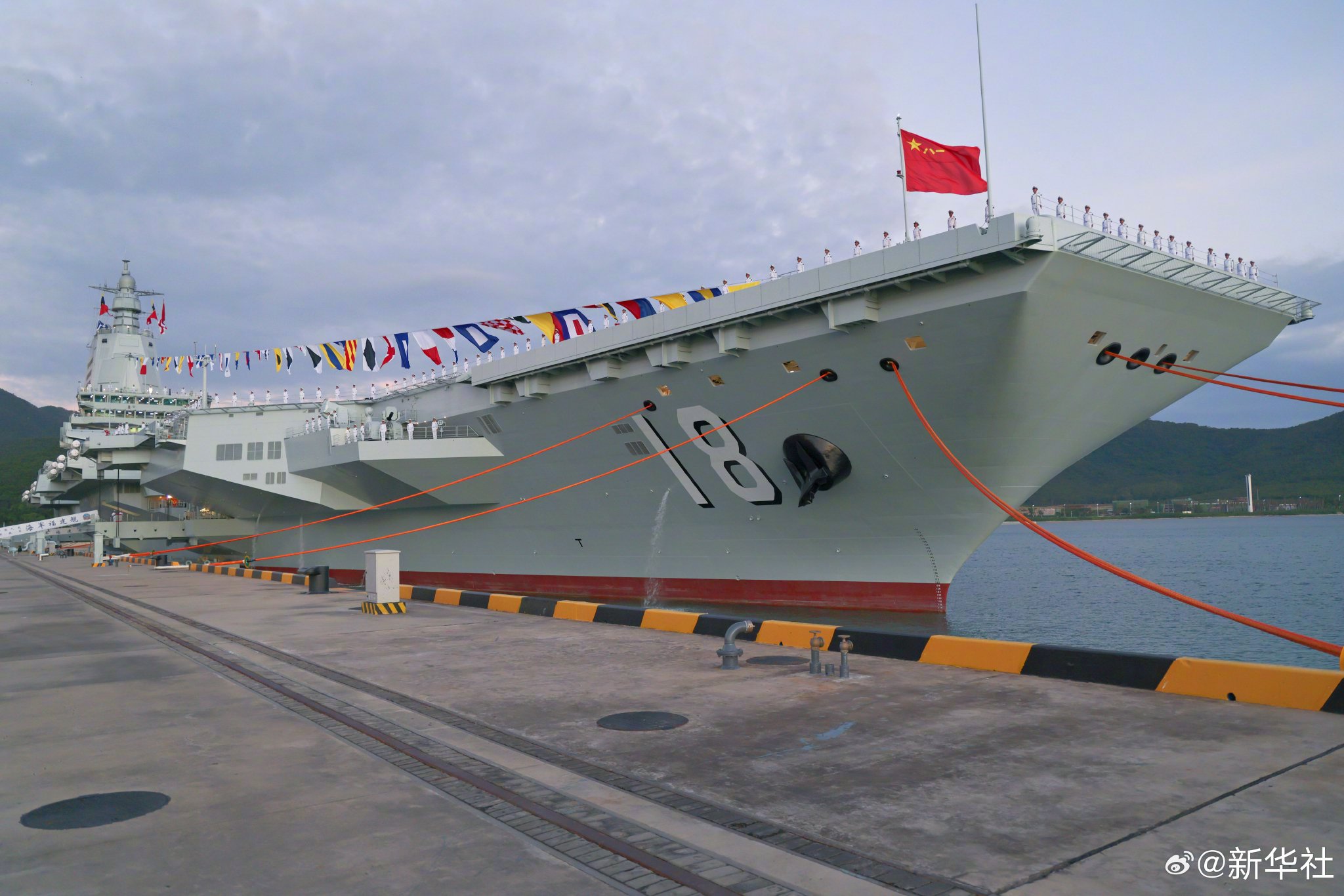 专家解读：90秒弹射一架歼-15T 福建舰战力值满满