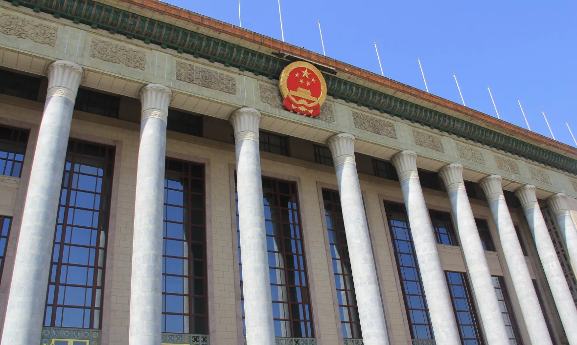 习近平在第十个国家宪法日之际作出重要指示强调 坚定维护宪法权威和尊严推动宪法完善和发展 更好发挥宪法在治国理政中的重要作用