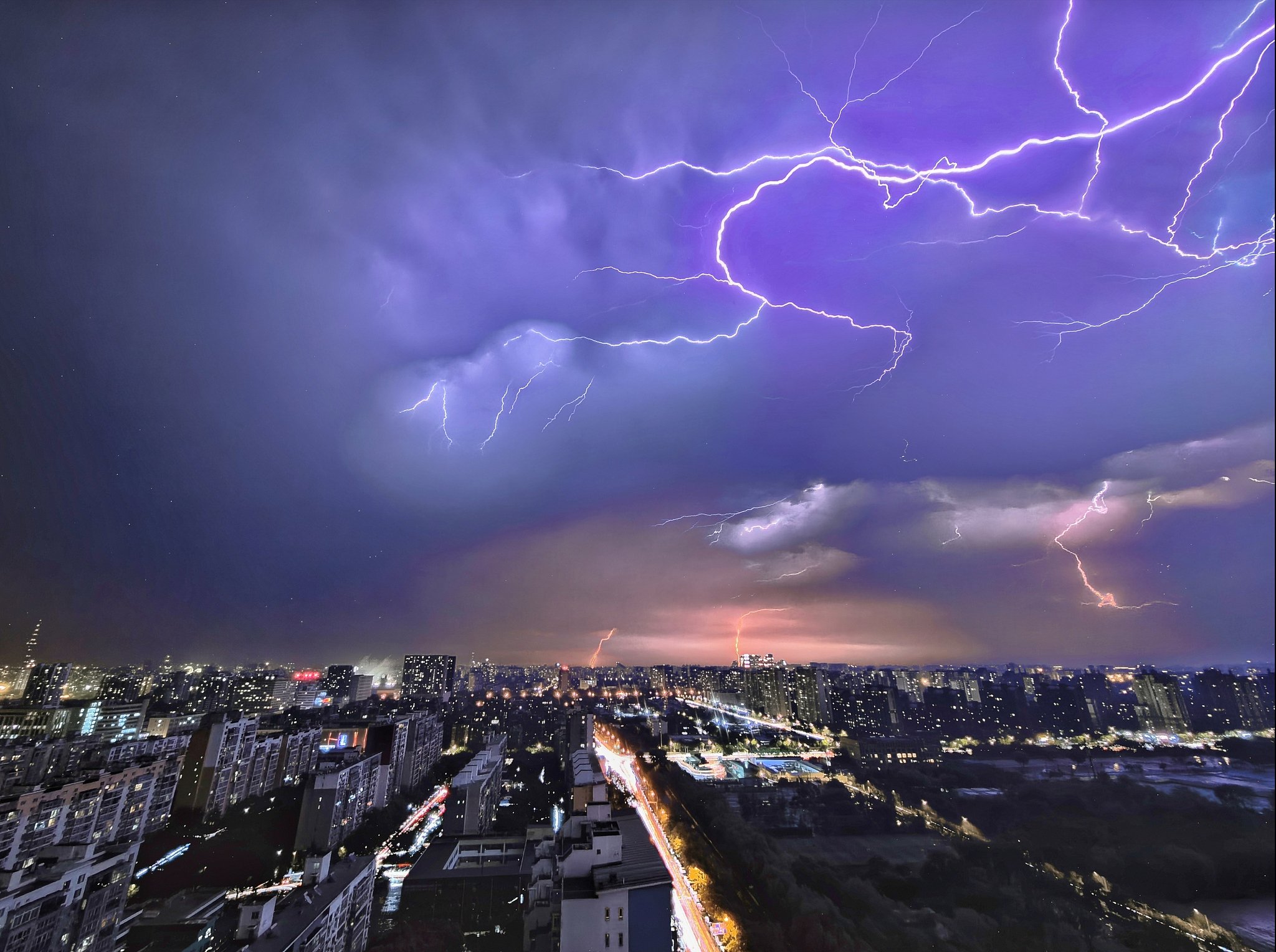北京将再现8到10级雷暴大风和冰雹天气 周五晚高峰将受影响