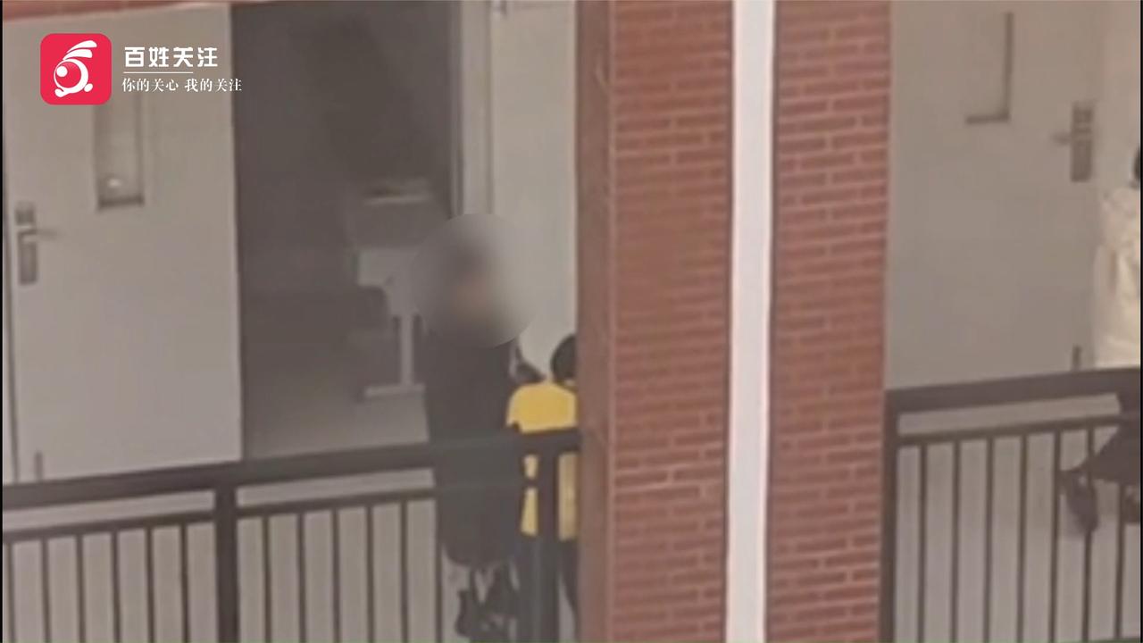 广西贵港一小学生被教师多次扇打及暴力拖拽 教育局：已介入核查