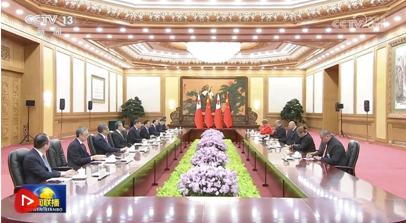 习近平会见汤加国王图普六世