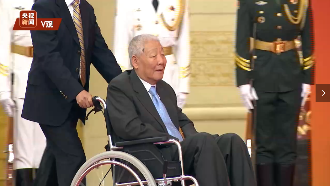 独家视频丨习近平去年9月向孙家栋颁授“共和国勋章”