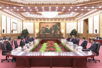 独家视频丨习近平会见郑丽文：两岸同胞走亲走近 走到一起的大潮流不会改变