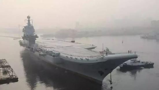 首艘国产航母完成首次海试 预计年底前交付海军