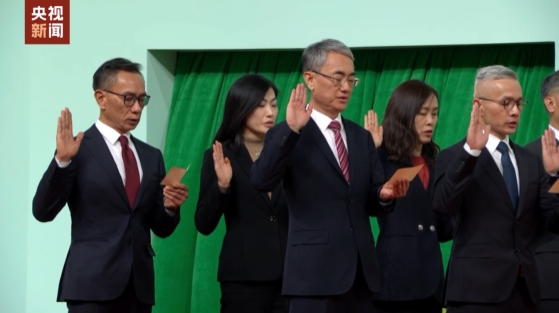 独家视频丨习近平监誓 澳门特区第六届政府主要官员在岑浩辉带领下宣誓就职