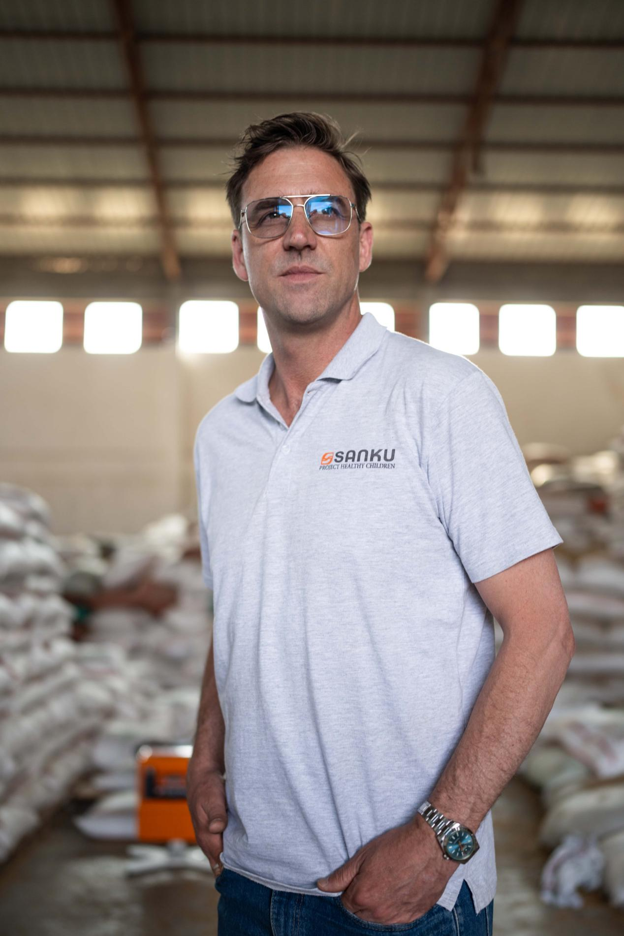 Sanku的聯合創始人費力克斯・布魯克斯-丘奇，拍攝於埃塞俄比亞佈雷尤的Addis麵粉廠。Sanku 與坦桑尼亞、堅尼亞和埃塞俄比亞約1，500 家製粉廠合作，惠及近2，500 萬消費者。©Rolex/Aurélie Marrier D‘Unienville