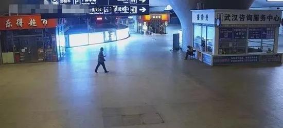 图说:监控视频中的疑心人