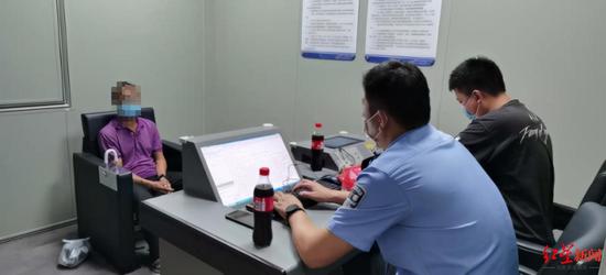 将炸药扔到工友床上致其终身残疾 男子逃亡23年