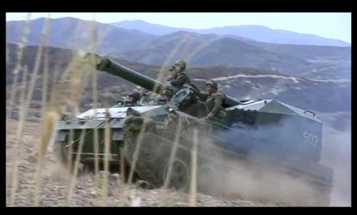 北约代号M1991的152mm自行加榴炮，该炮实际上是将D-20加榴炮和朝鲜常用的ATS-59履带牵引车相结合而来的一款装备。