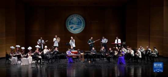 参演艺术家演奏中国民乐《喜洋洋》（2018年5月30日摄）。当日，上海合作组织成员国艺术节在北京保利剧院开幕。新华社记者沈伯韩摄