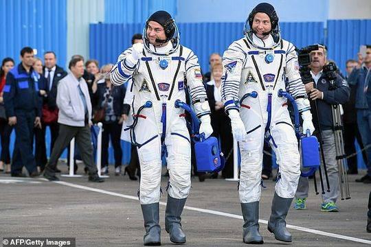 美国宇航员尼克·黑格（右）和俄罗斯宇航员阿列克谢·奥夫奇宁（左）将于2019年春天再前往国际空间站。