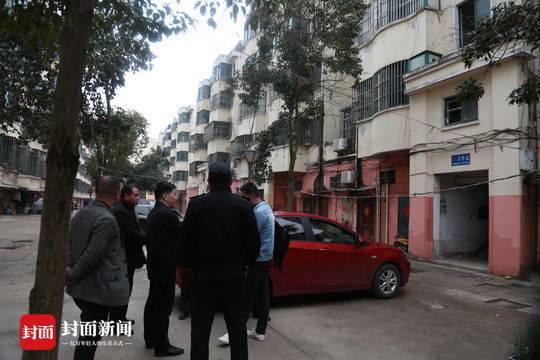 案发后,民警在现场侦查