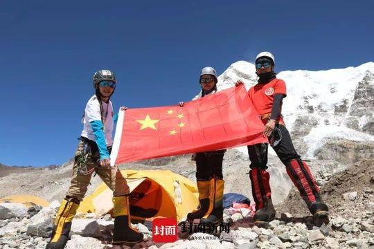 正常登顶的中国女子登山队