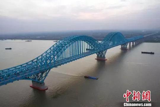 图为京沪高铁南京大胜关长江大桥。 图片来源：中新网