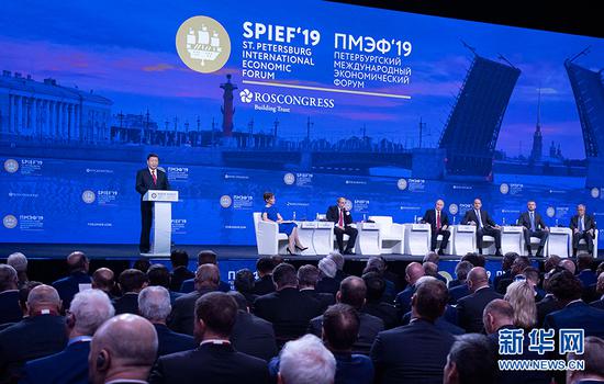 　　6月7日，第二十三届圣彼得堡国际经济论坛全会在圣彼得堡举行。中国国家主席习近平、俄罗斯总统普京、保加利亚总统拉德夫、亚美尼亚总理帕希尼扬、斯洛伐克总理佩列格里尼、联合国秘书长古特雷斯等出席。这是习近平发表题为《坚持可持续发展 共创繁荣美好世界》的致辞。 新华社记者 李涛 摄