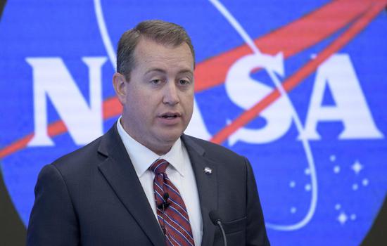 美国太空站:NASA宣布开放国际空间站 并非只面向美国公民 (NASA首席财务官杰夫·德威特,图源:AP)