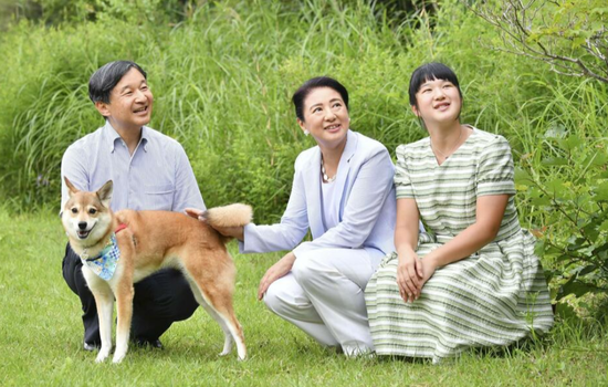 2019年8月，德仁天皇、雅子皇后和爱子公主在栃木县那须町度假（共同社）