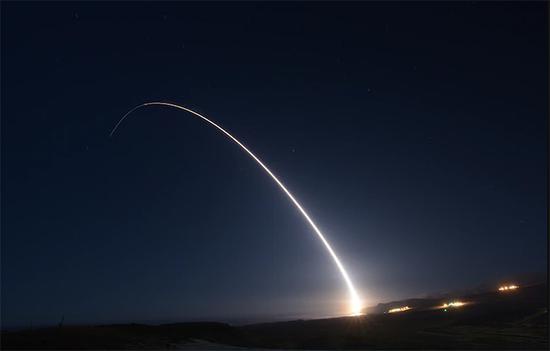美国空军试射一枚“民兵”-3洲际导弹，这是美国今年第四次试射该型导弹。