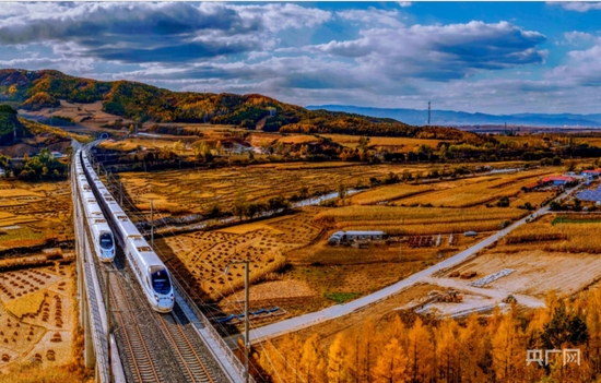 长春市九台区实现提质增效的丰收景象（央广网发 王强 摄）