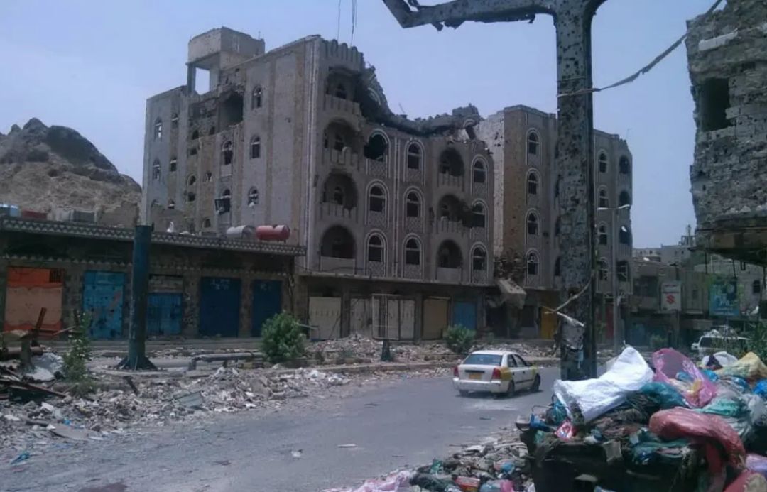 ▲战争摧残后的塔伊兹（Taiz）市 图据英国《卫报》