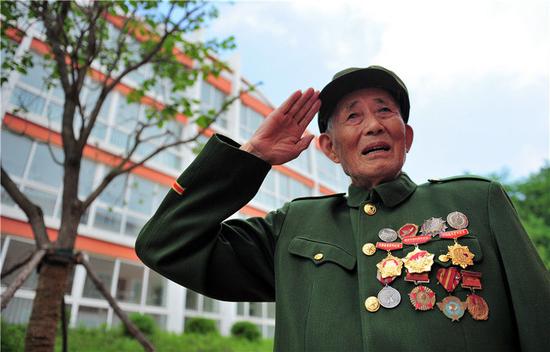 这是志愿军老战士孙景坤（2013年6月15日摄）。新华社发（刘海东 摄）