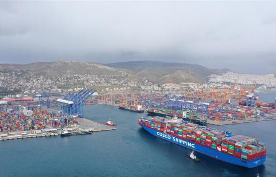 2019年2月15日，在希腊比雷埃夫斯港，“中远海运双鱼座”轮进港。