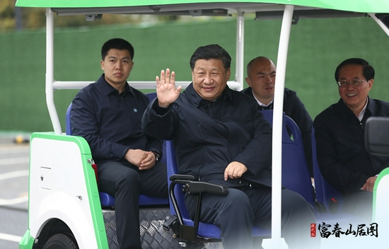 △2020年3月30日,习近平总书记在浙江省安吉县天荒坪镇余村考察,了解该村多年来践行“绿水青山就是金山银山”理念、推动绿色发展发生的巨大变化。