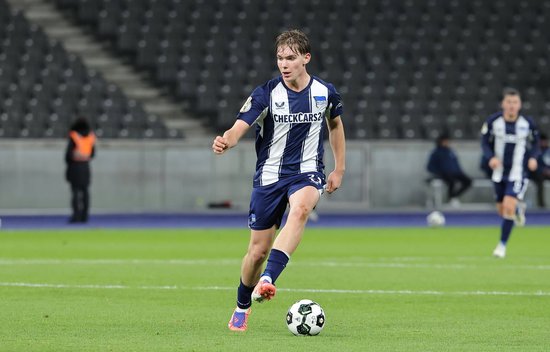 记者：拜仁准备2500万欧引进艾希霍恩，替代可能离队的格雷茨卡