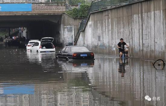 北京暴雨图片:北京暴雨“阵势”有多大?看看这些照片就能感受到