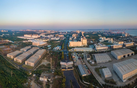 这是2021年12月5日拍摄的洋浦保税港区（无人机全景照片）。新华社记者 蒲晓旭 摄