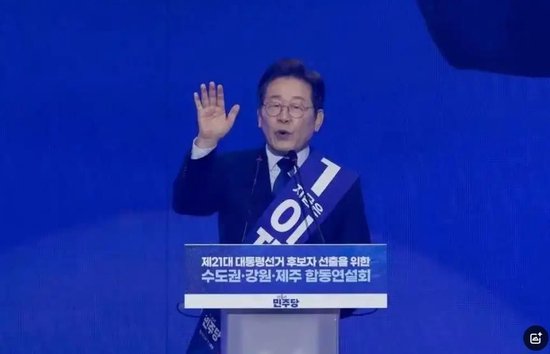 朴槿惠七大粉丝团反水，宣布支持李在明，还正式加入共同民主党