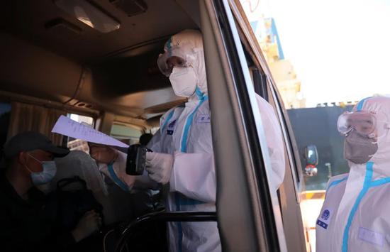 北京日报一月内多名入境船员确诊,超百人隔离!这个情况要警惕