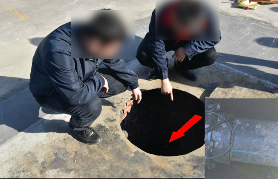 这是振风矿业公司私自埋设的暗管。为逃避缴纳水资源税，该公司将大量涌出的疏干水避过计量设施私下处理 王靖 摄