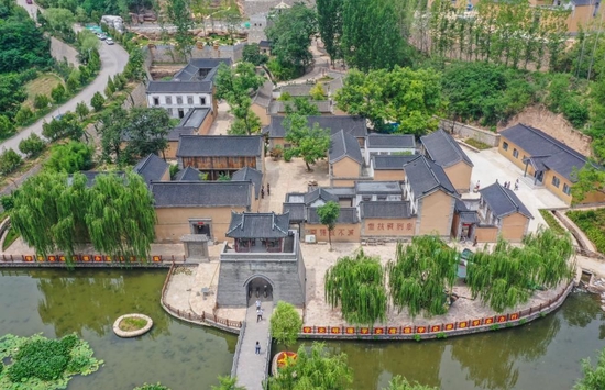  ͼΪӱغɫС򡣣ܷ߹ͼ