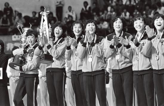 1981年至1986年,中国女排在世界杯,世界锦标赛和奥运会上5次蝉联世界