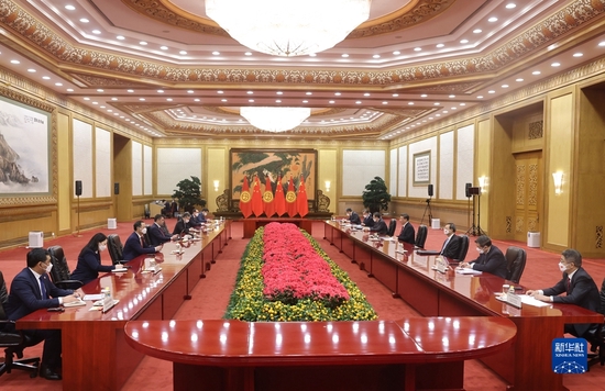2月6日下午，国家主席习近平在北京人民大会堂会见来华出席北京2022年冬奥会开幕式的吉尔吉斯斯坦总统扎帕罗夫。新华社记者刘卫兵摄